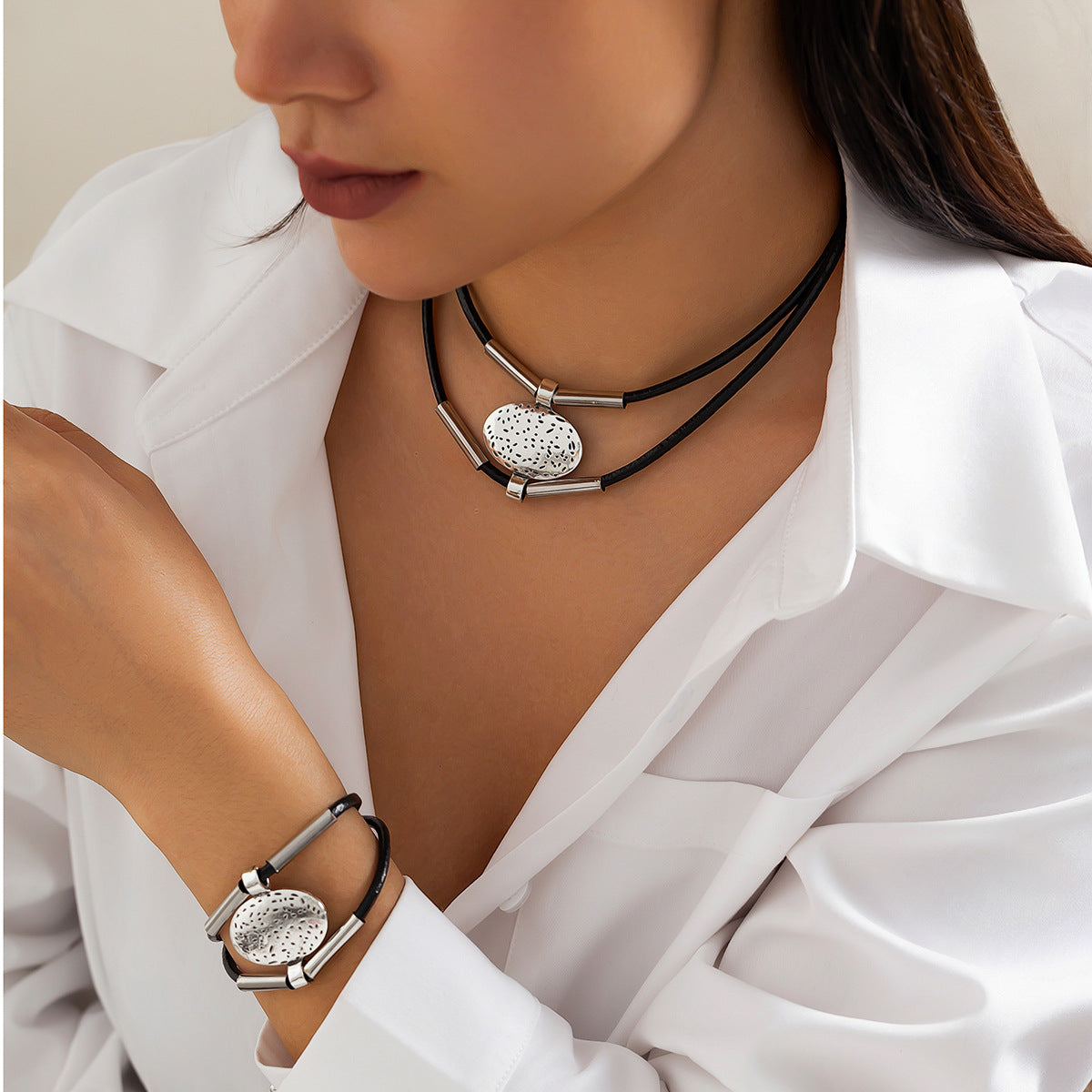 Simple Double-layer Elbow Necklace Retro Ethnic Relief Short Pendant Necklace Necklace For Women