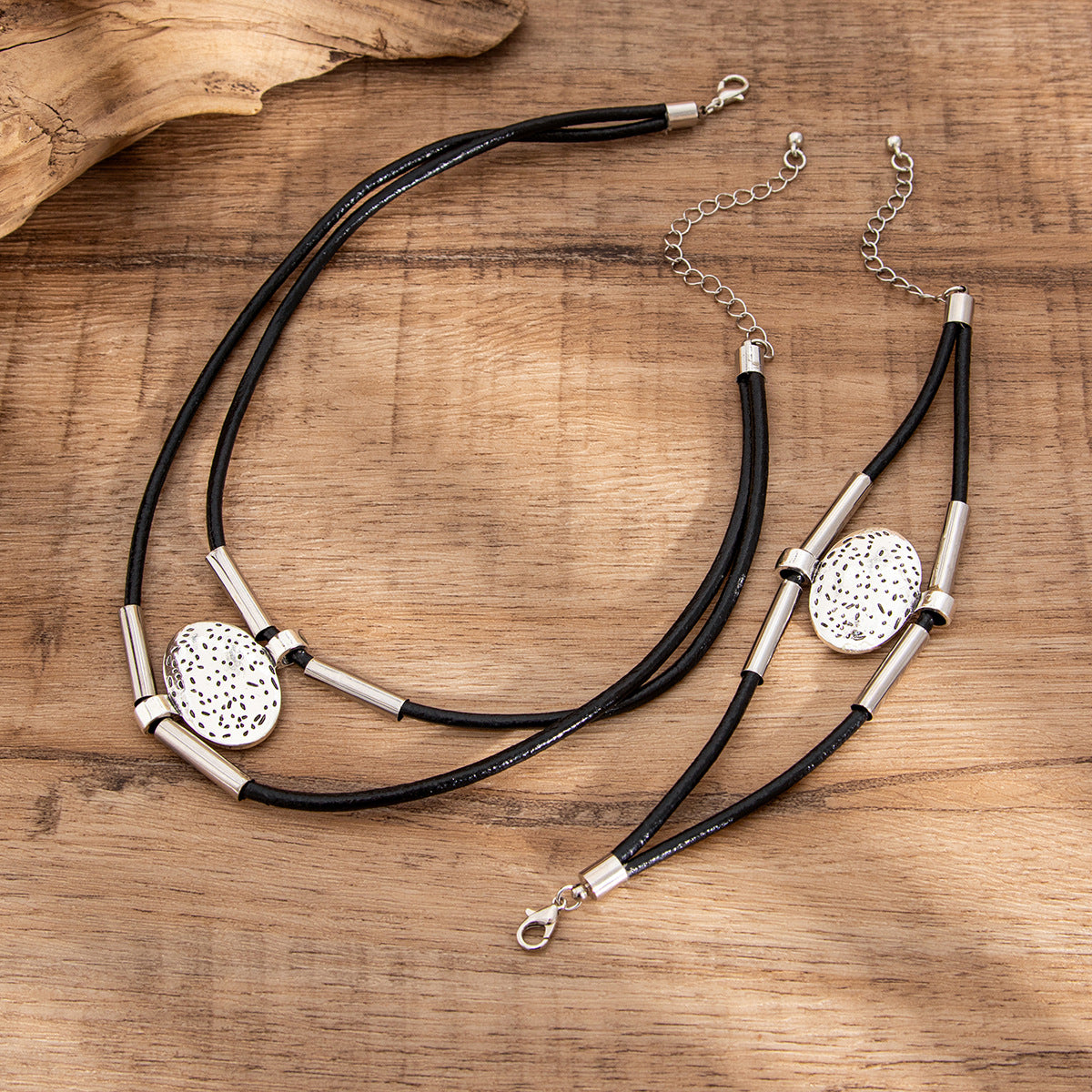 Simple Double-layer Elbow Necklace Retro Ethnic Relief Short Pendant Necklace Necklace For Women